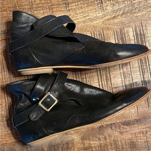 House of Harlow 1960 black leather booties